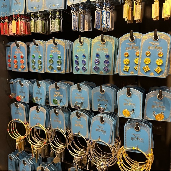 Harry Potter Hufflepuff Adjustable Ring NWT - Picture 7 of 10